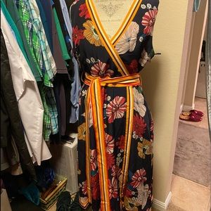 Lisa Luxe wrap dress L